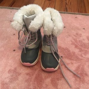 Girls Carter Snow Boots Size 8